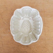 Load image into Gallery viewer, Ironstone Pineapple Mold
