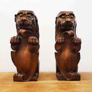 Pair of English Heraldry Lions